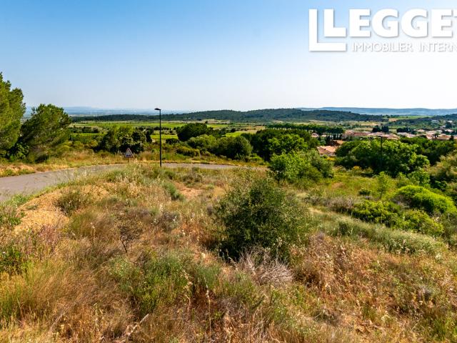 Terrain à bâtir viabilisé de 682 m² avec vue panoramique sur les Corbières