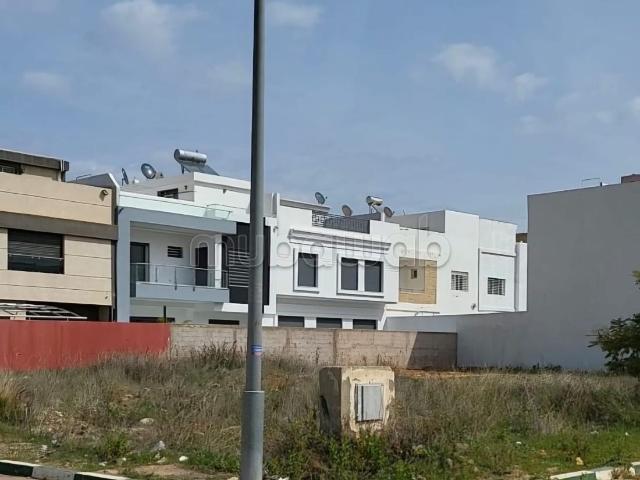 Terrain à la vente à Ain Amiyer. Superficie 358 m²