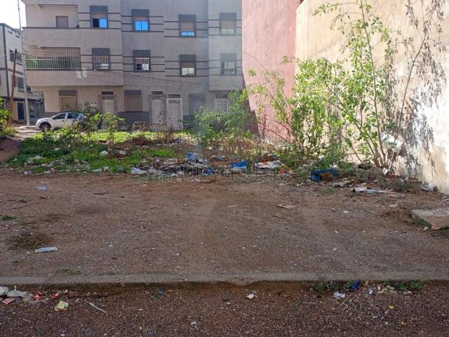 Terrain à la vente à Azib Derai. Superficie 82 m²