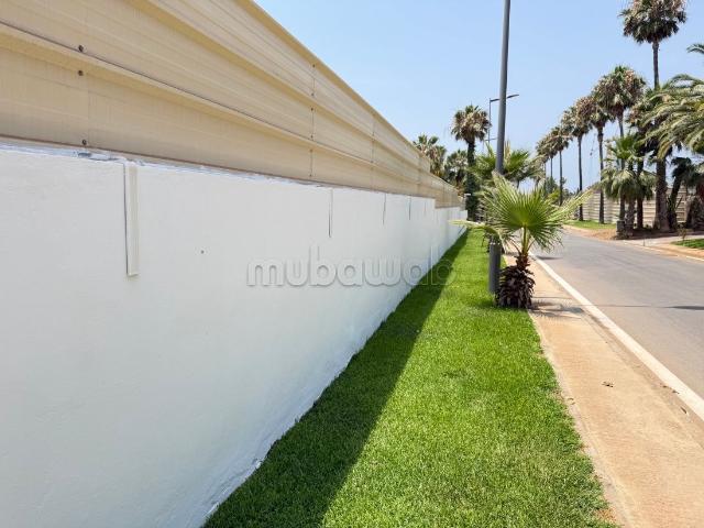 Terrain à la vente à Quartier Des Ambassades. Surface de 2440 m²