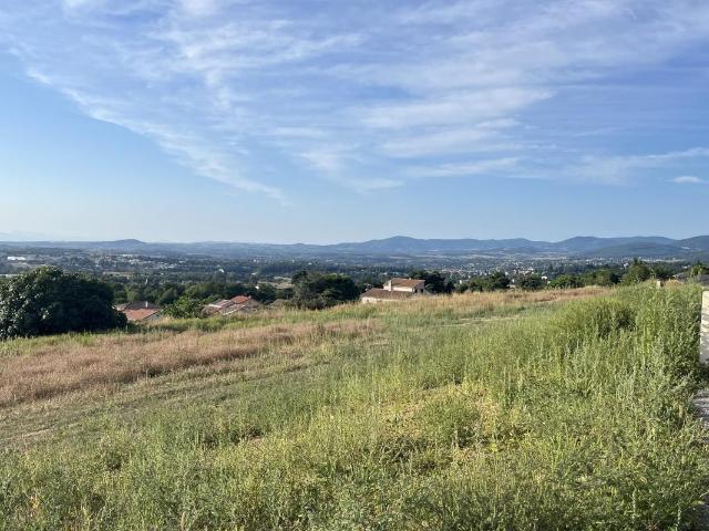 TERRAIN A SAINT CLAIR