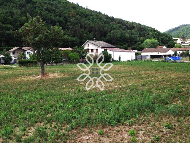 Terrain à vendre à MASSIAC 15500