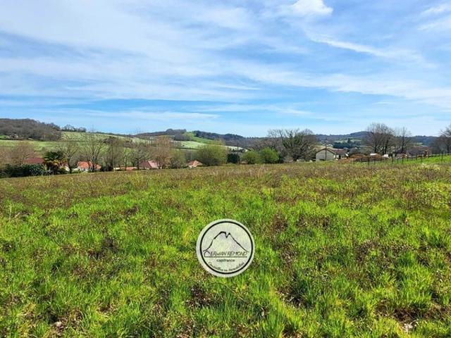 Terrain à vendre de 2 298 m²: espace, calme et potentiel au cœur de Laa Mondrans