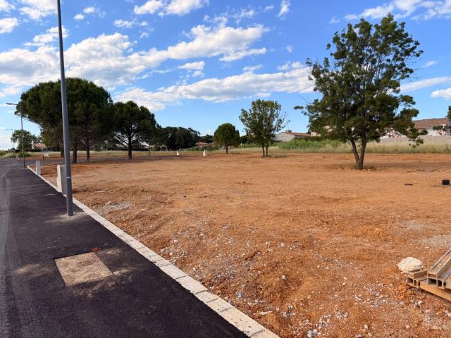 Terrain à vendre de 803 m2 ZAC proche de PEZENAS 34