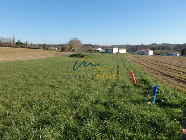 TERRAIN A VENDRE ENTRE SEYCHES ET MIRAMONT
