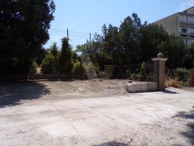 TERRAIN A VENDRE