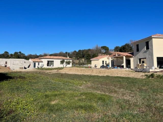 TERRAIN A VERS PONT DU GARD DE 737 M²