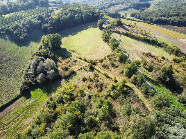 Terrain agricole avec source et étangs