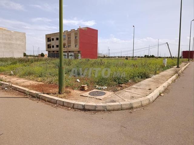 Terrain commercial à vendre 143m²