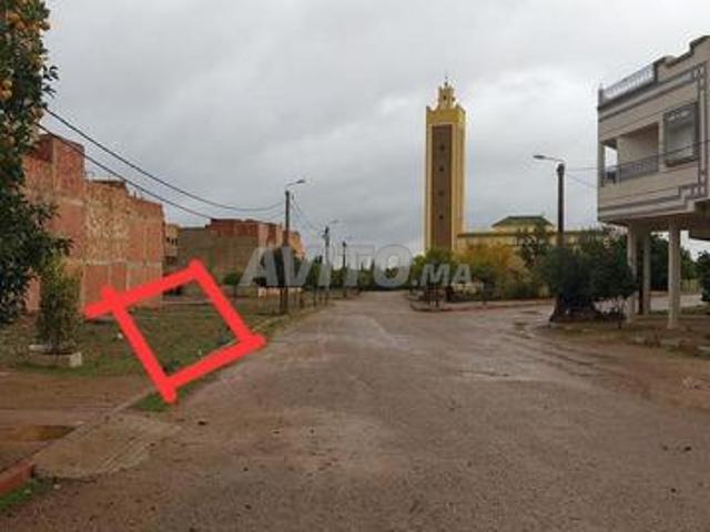Terrain commercial à vendre à Sbaayoun