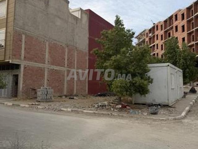 Terrain commercial double façade