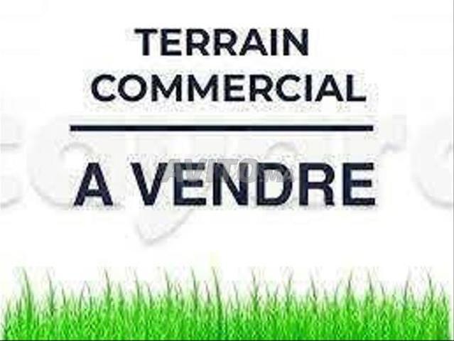 Terrain commercial titré