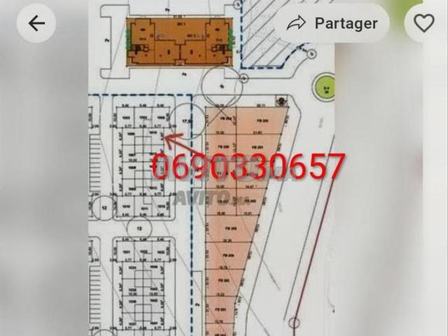Terrain commercial titré à vendre