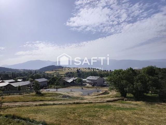 Terrain constructible 3 faces dans petit lotissement