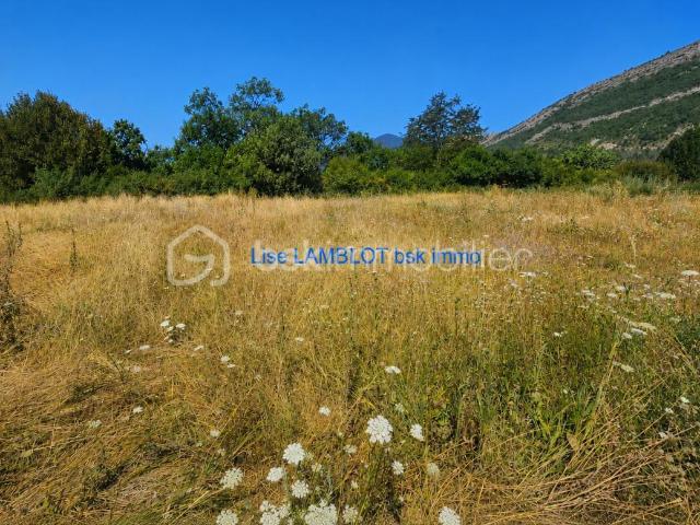 Terrain constructible 1197 m²