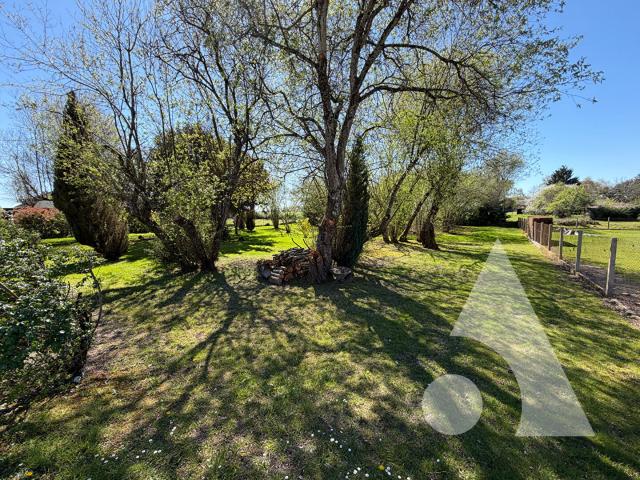 Terrain constructible 1358m2 ajain