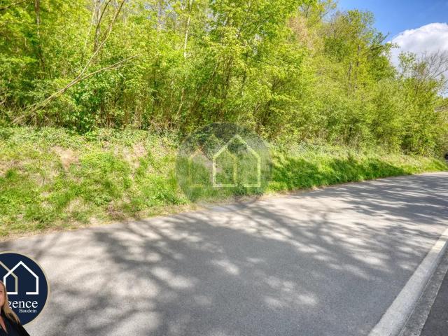 Terrain constructible 1568 m2 à Maintenon
