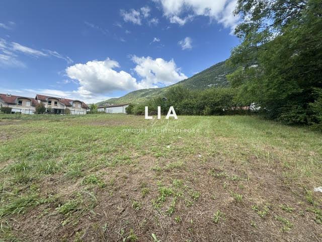 TERRAIN CONSTRUCTIBLE 1951M2 A CHINDRIEUX