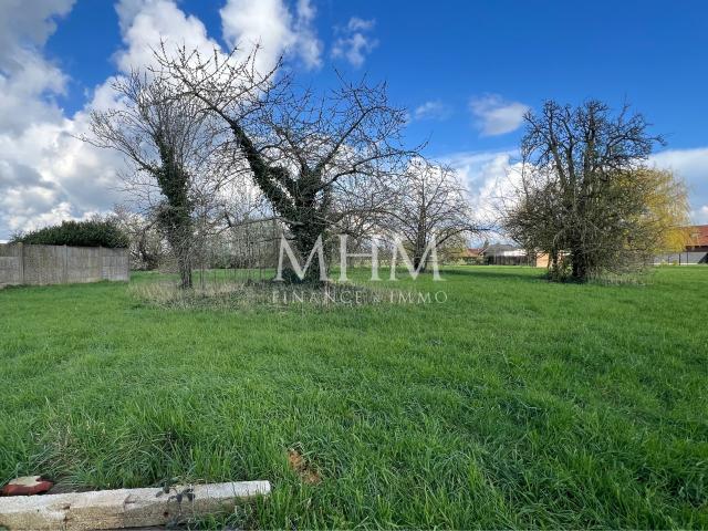 Terrain constructible 1 378m2