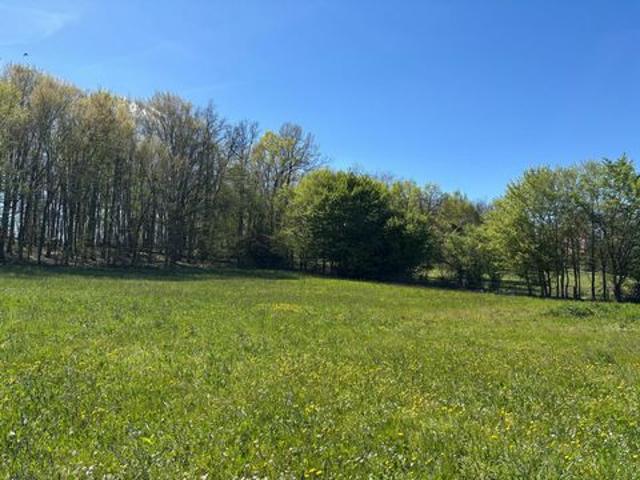Grand terrain constructible proche de Gourdon