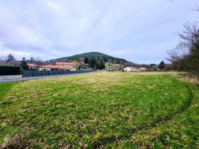 Terrain constructible 2667 m2 Cadre privilégié à Arsac en Velay