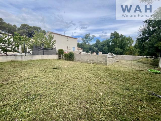 TERRAIN CONSTRUCTIBLE 352 m2 34160 Saint Jean de Cornies