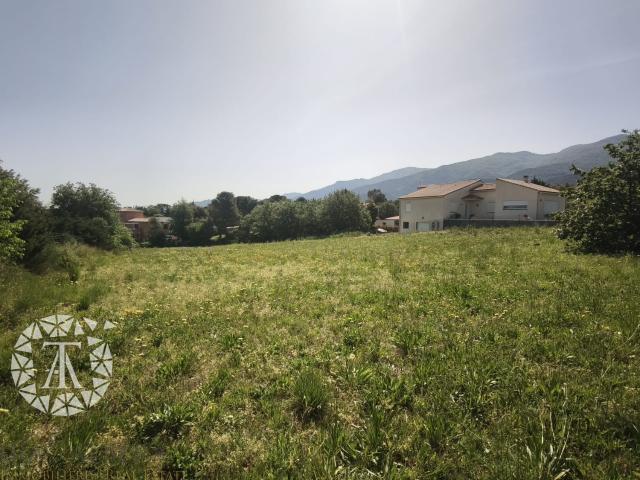 Terrain constructible 470m2 hors lotissement au pied des Albères