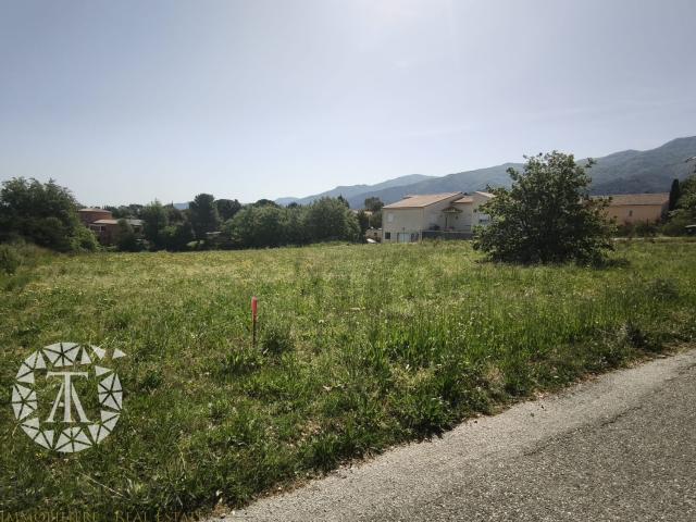Terrain constructible 498m2 hors lotissement au pied des Albères
