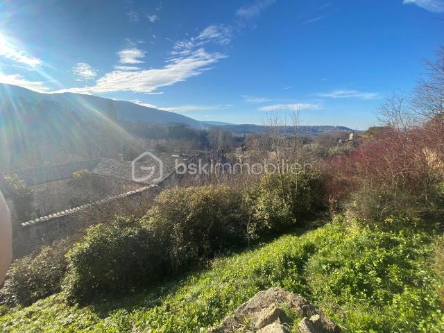 Terrain constructible 625 m² – Vue imprenable sur le Luberon – Bonnieux
