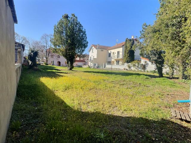 Terrain constructible 658 m2 Malintrat