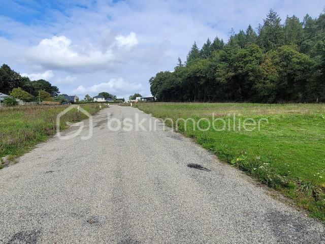 TERRAIN CONSTRUCTIBLE 652M²
