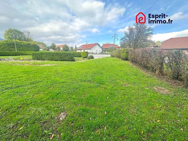 Terrain constructible 682 m²