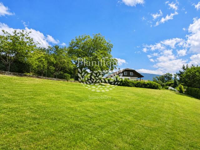 Terrain constructible 705 m2 Chapeiry