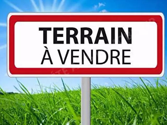 terrain constructible 757 m² entre la ville et la campagne