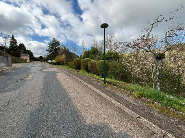 TERRAIN CONSTRUCTIBLE 765 M2 THIZY LES BOURGS