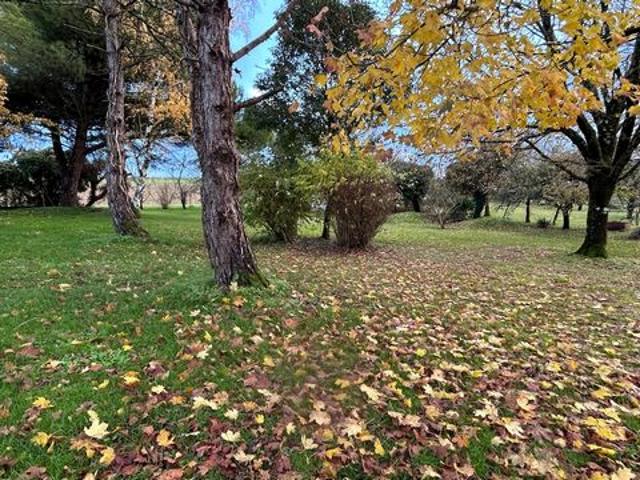Terrain constructible 800 m² – secteur calme