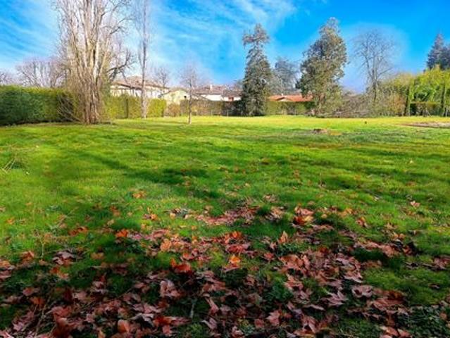 Terrain constructible 818 m²