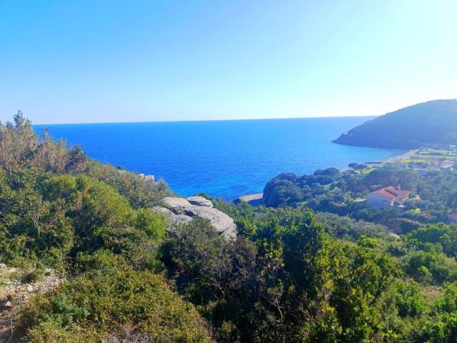 Terrain constructible 860m2 face à la mer, Sisco Cap Corse