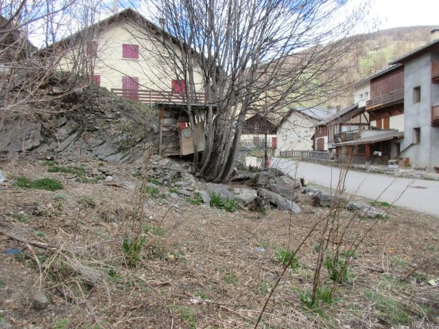 TERRAIN CONSTRUCTIBLE CENTRE VILLAGE