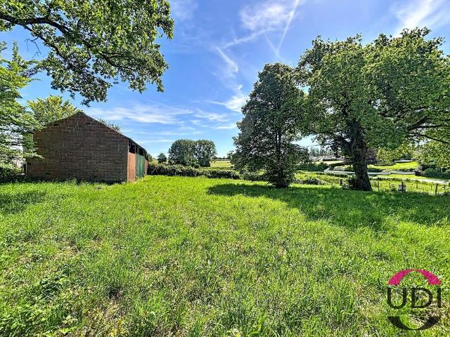 Terrain Constructible À Vendre Avec Hangar Métallique 882 m²