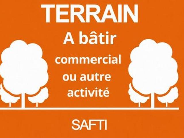 Terrain constructible à vocation commerciale ou autre activité