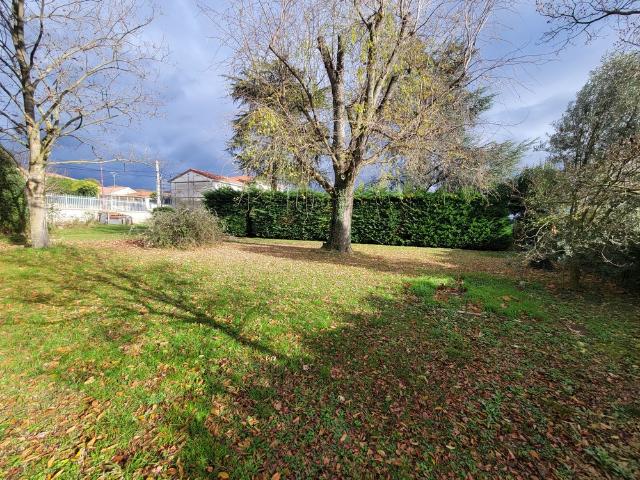 TERRAIN CONSTRUCTIBLE A AGNIN