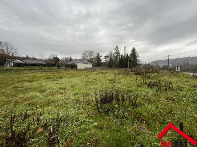 TERRAIN CONSTRUCTIBLE À OBJAT