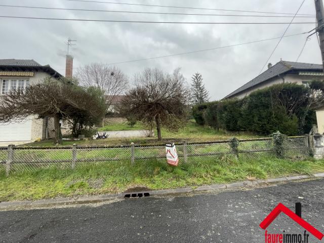 TERRAIN CONSTRUCTIBLE À OBJAT EN CORRÈZE