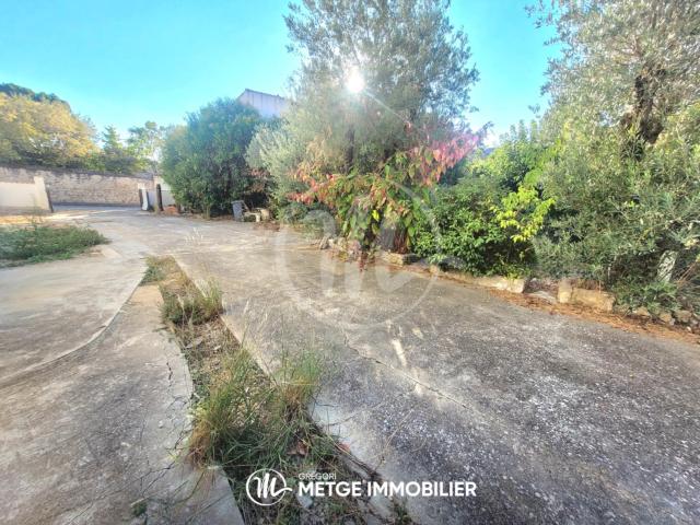 Terrain constructible au cœur de Vendargues hors lotissement, libre de constructeur emplacement rare !