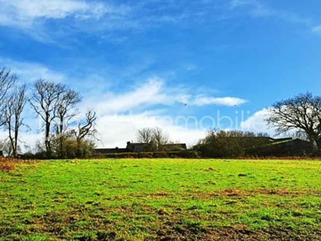 Terrain constructible au cœur du bourg de Brennilis