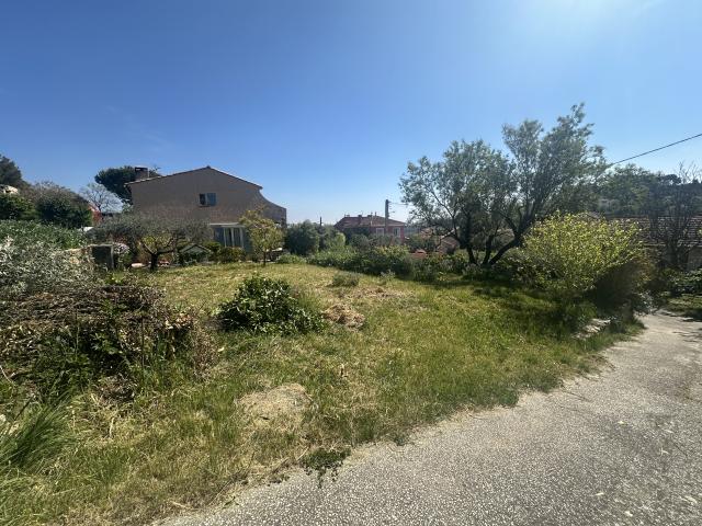 Terrain constructible au calme