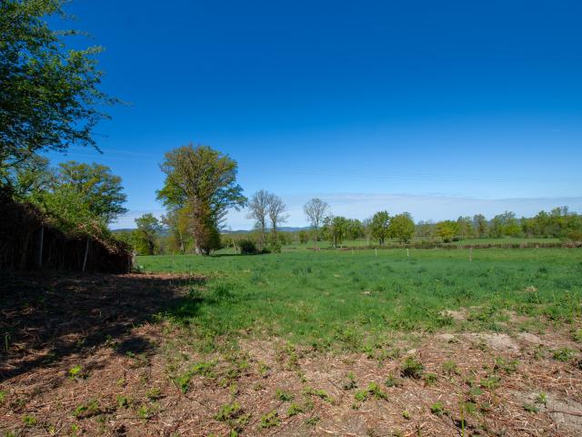 Terrain constructible au calme avec vue dégagée à Saint Laurent