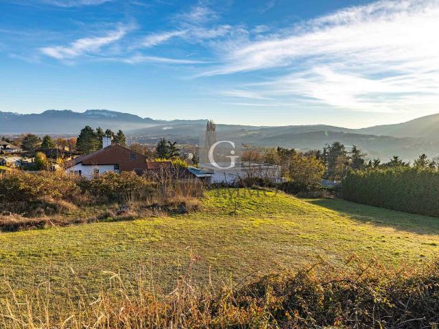 Terrain constructible au calme avec superbe vue