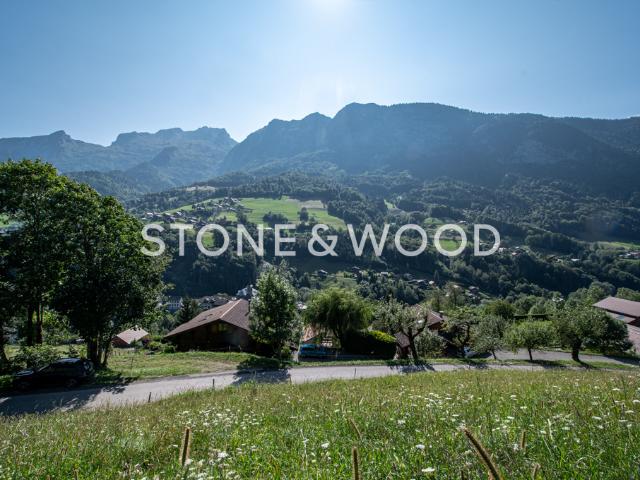 Terrain constructible avec vue dégagée sur les montagnes